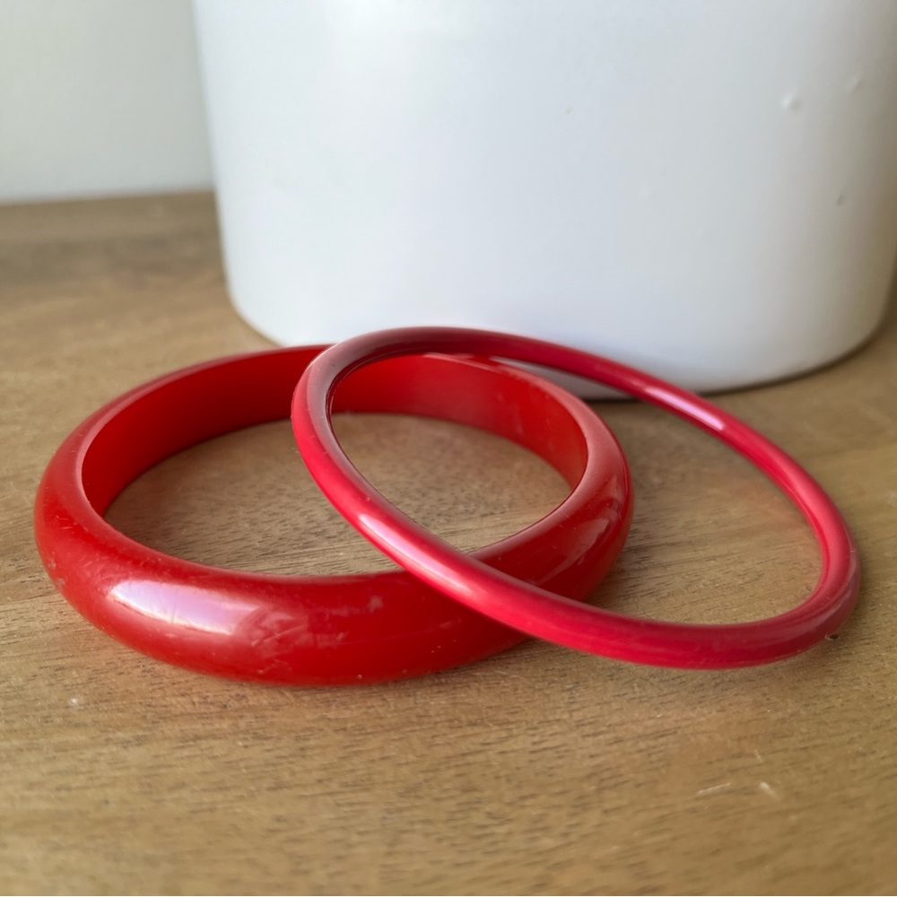 VINTAGE red plastic resin BANGLE BRACELETS set of 2